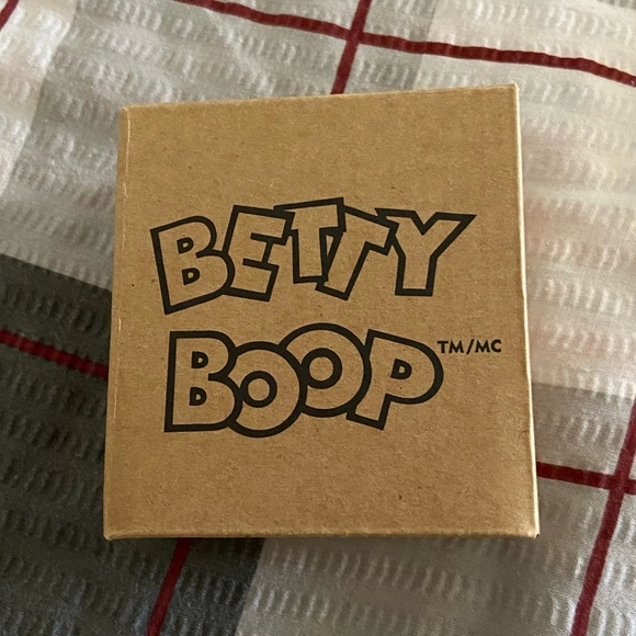 BETTY BOOP Lacquer Christmas Ornament - Picture 3 of 5